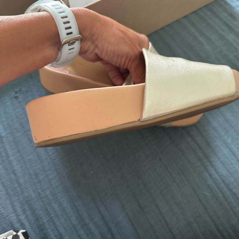 Beek Gold and Tan Pelican Sandals for Women size 6 - Picture 3 of 4